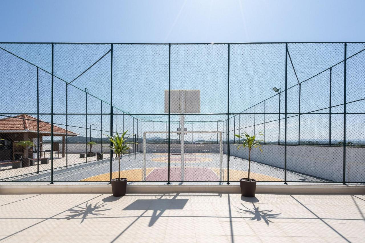 Apartamentos Piçarras: Beachfront Comfort with Pool and 24/7 Security Exterior photo