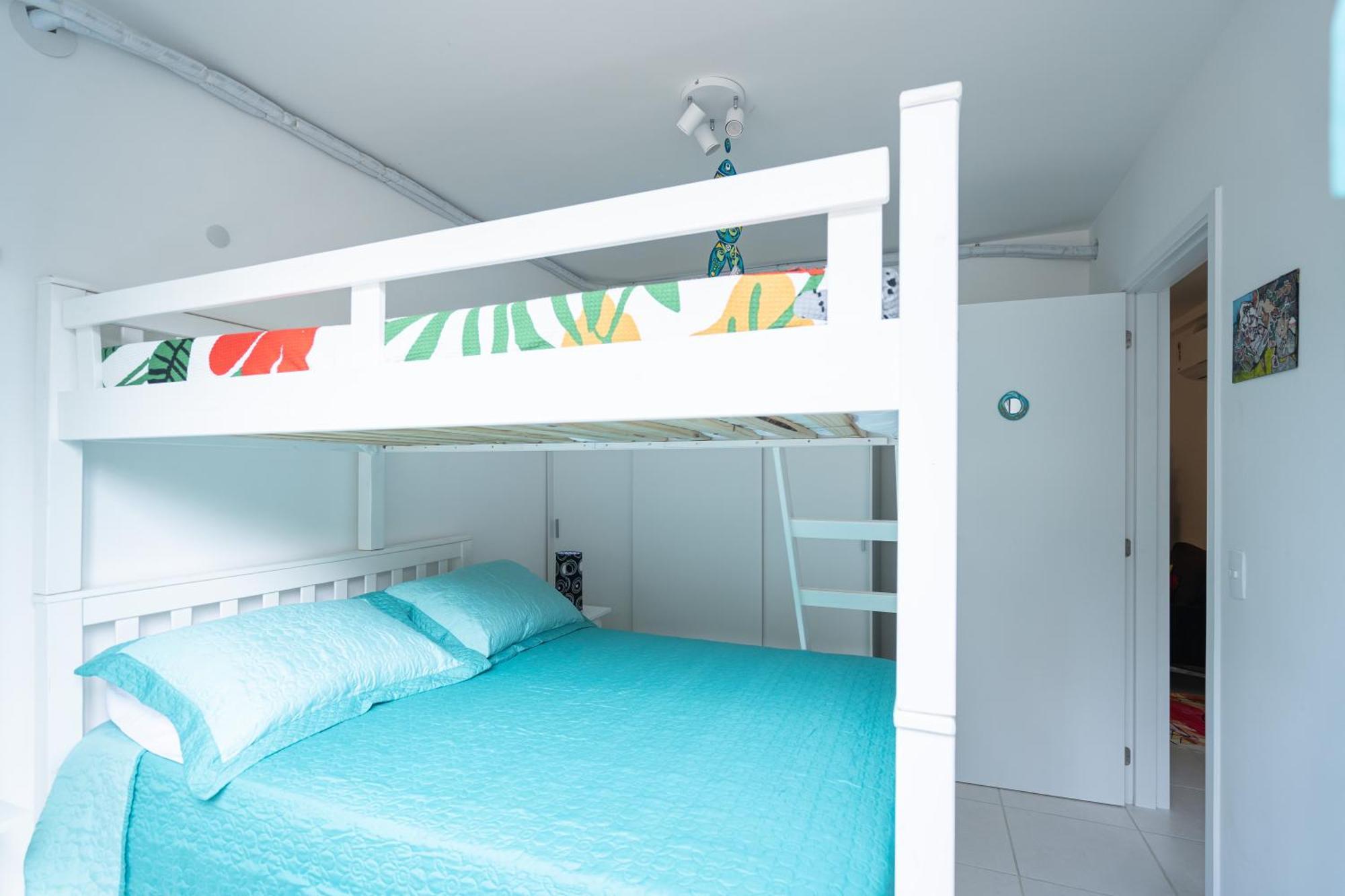 Apartamentos Piçarras: Beachfront Comfort with Pool and 24/7 Security Room photo