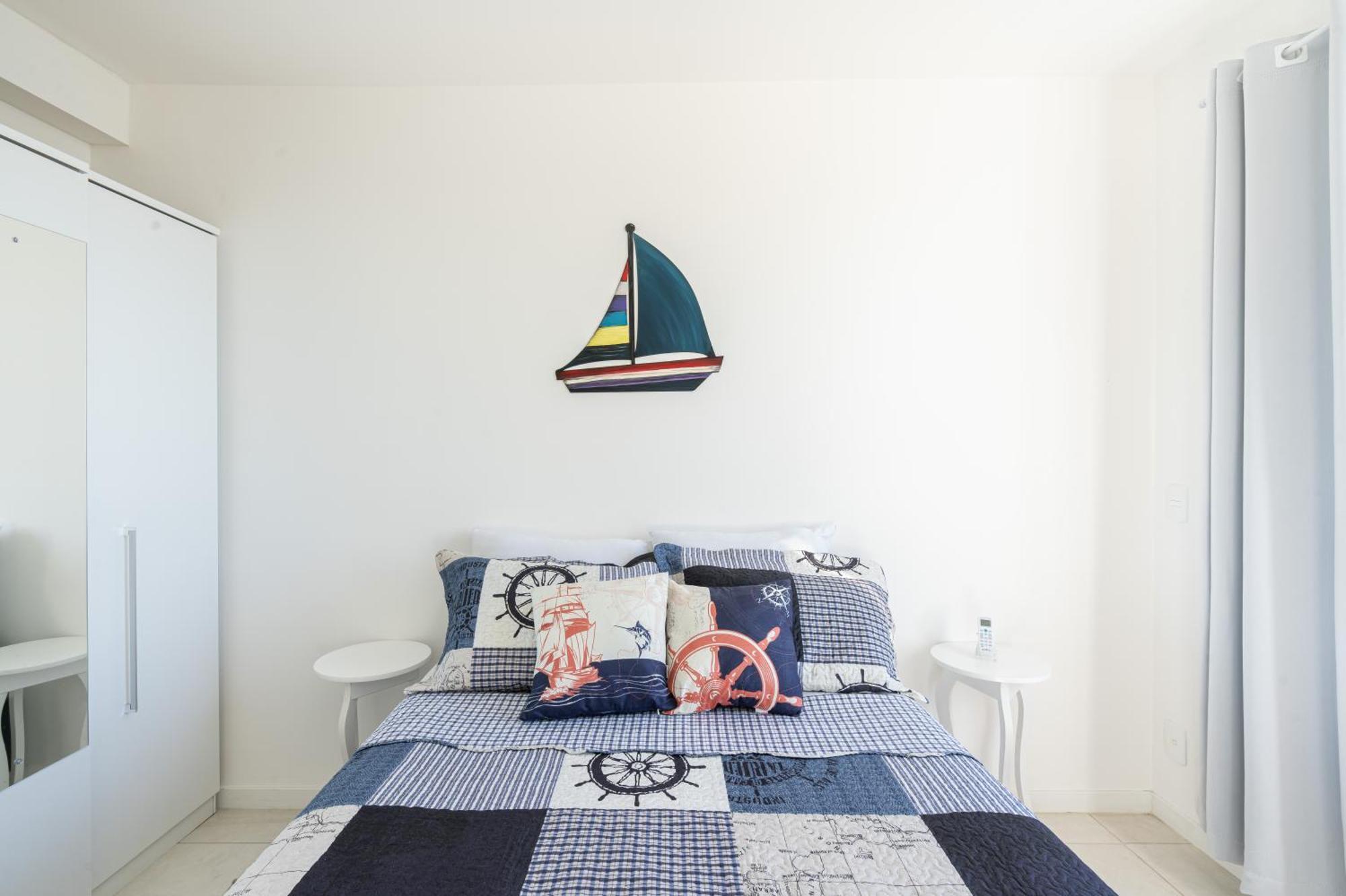 Apartamentos Piçarras: Beachfront Comfort with Pool and 24/7 Security Room photo