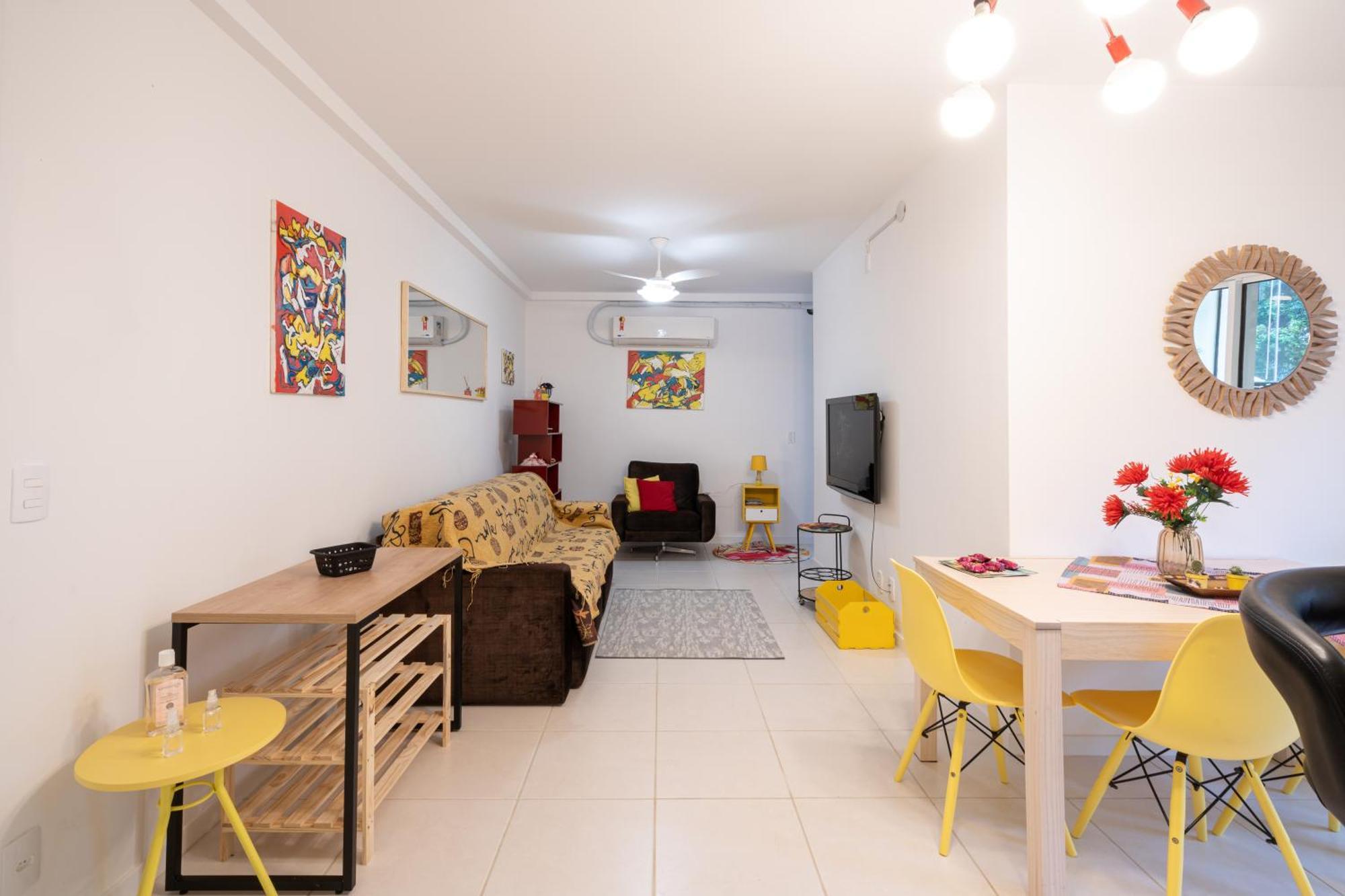 Apartamentos Piçarras: Beachfront Comfort with Pool and 24/7 Security Room photo
