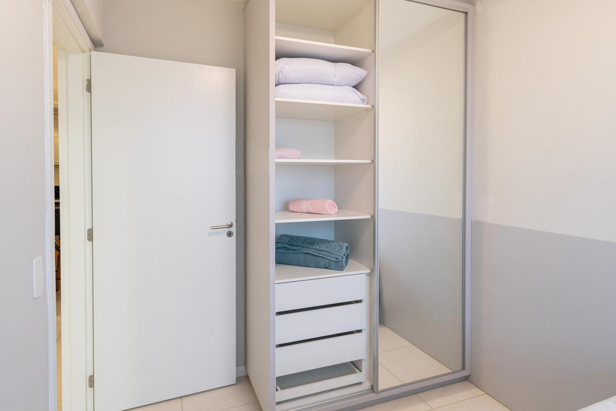 Apartamentos Piçarras: Beachfront Comfort with Pool and 24/7 Security Room photo
