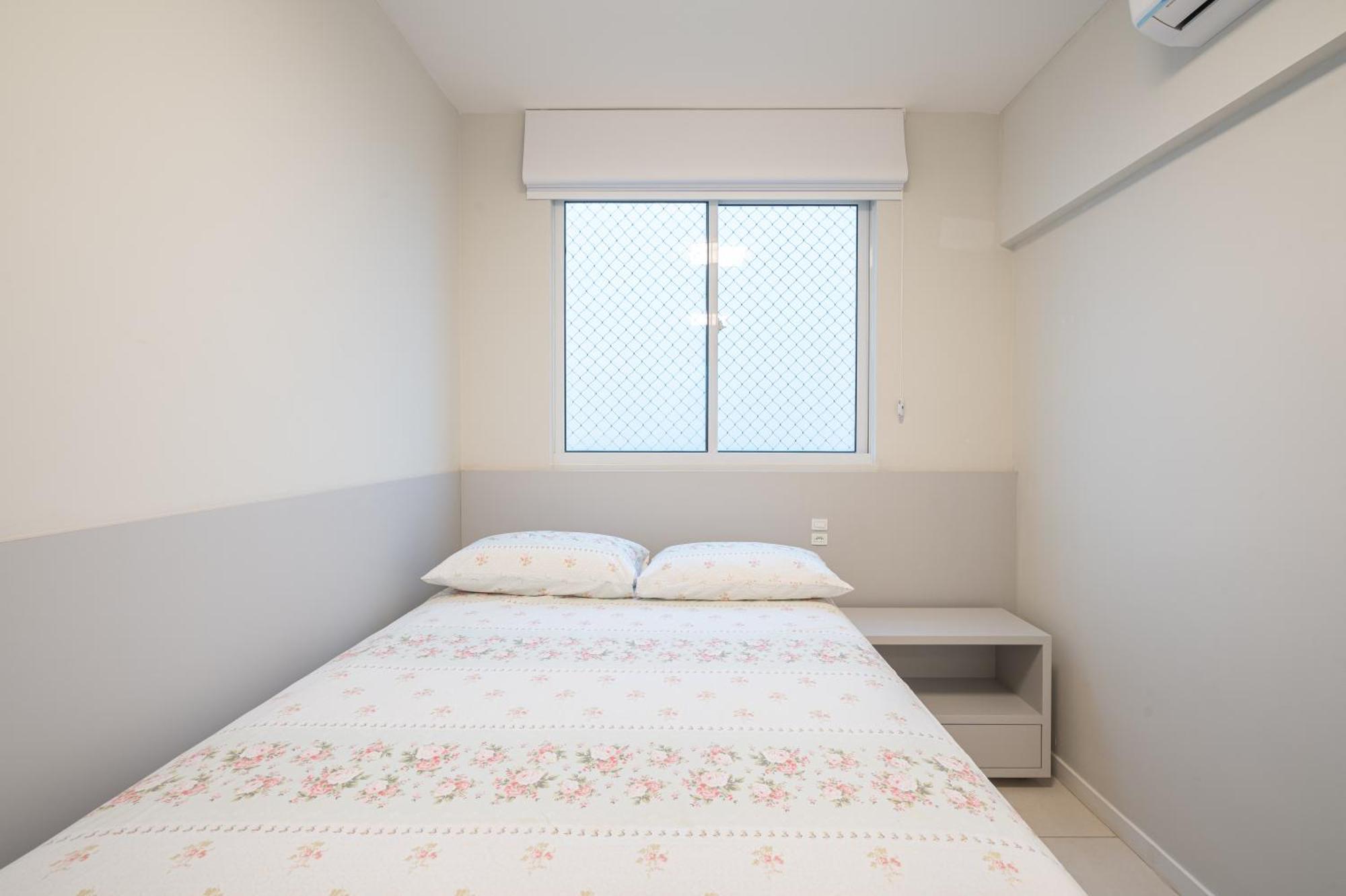Apartamentos Piçarras: Beachfront Comfort with Pool and 24/7 Security Room photo