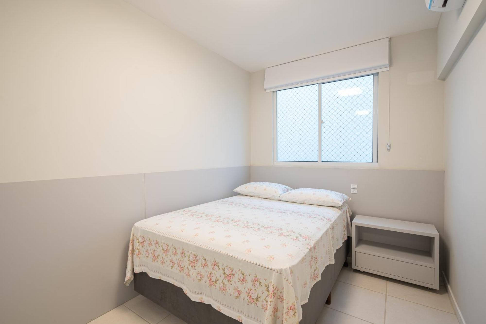 Apartamentos Piçarras: Beachfront Comfort with Pool and 24/7 Security Room photo