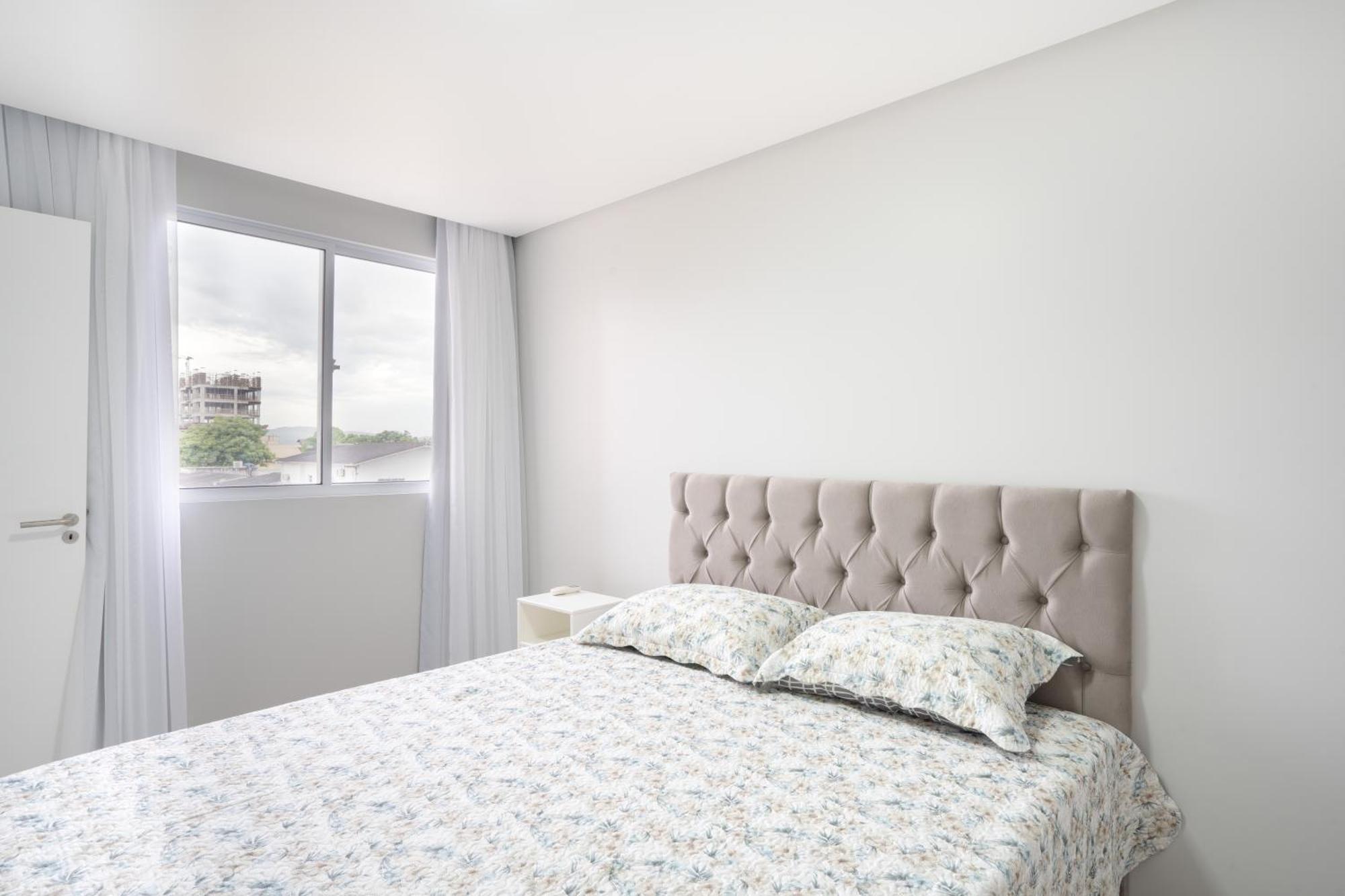Apartamentos Piçarras: Beachfront Comfort with Pool and 24/7 Security Room photo