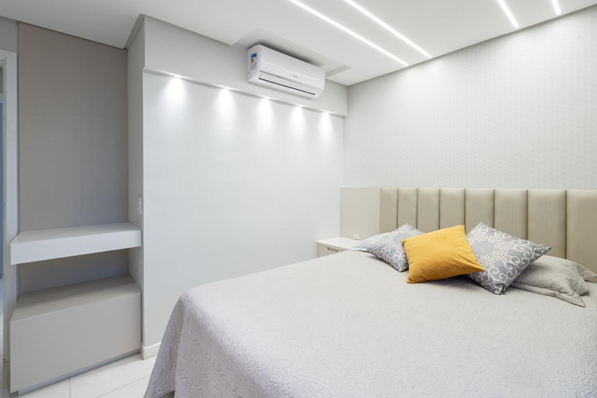 Apartamentos Piçarras: Beachfront Comfort with Pool and 24/7 Security Room photo