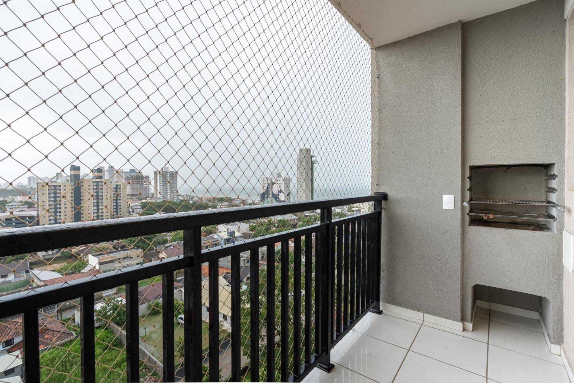 Apartamentos Piçarras: Beachfront Comfort with Pool and 24/7 Security Room photo